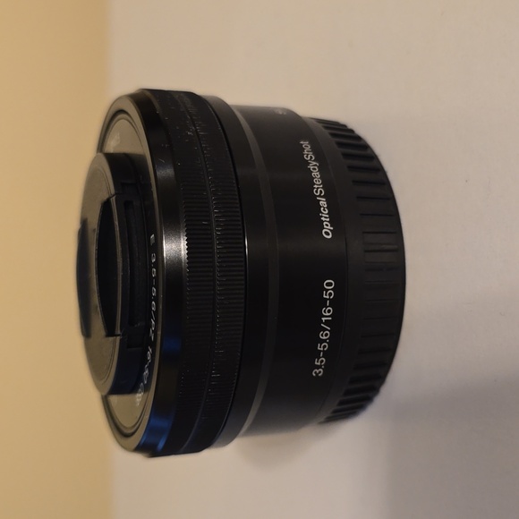 Sony 16-50mm Power Zoom Lens - Picture 5 of 7